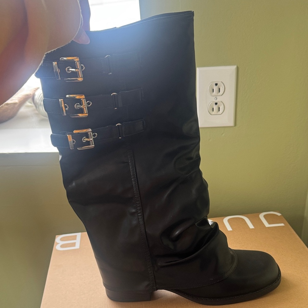 Stylish Black Buckle Boots